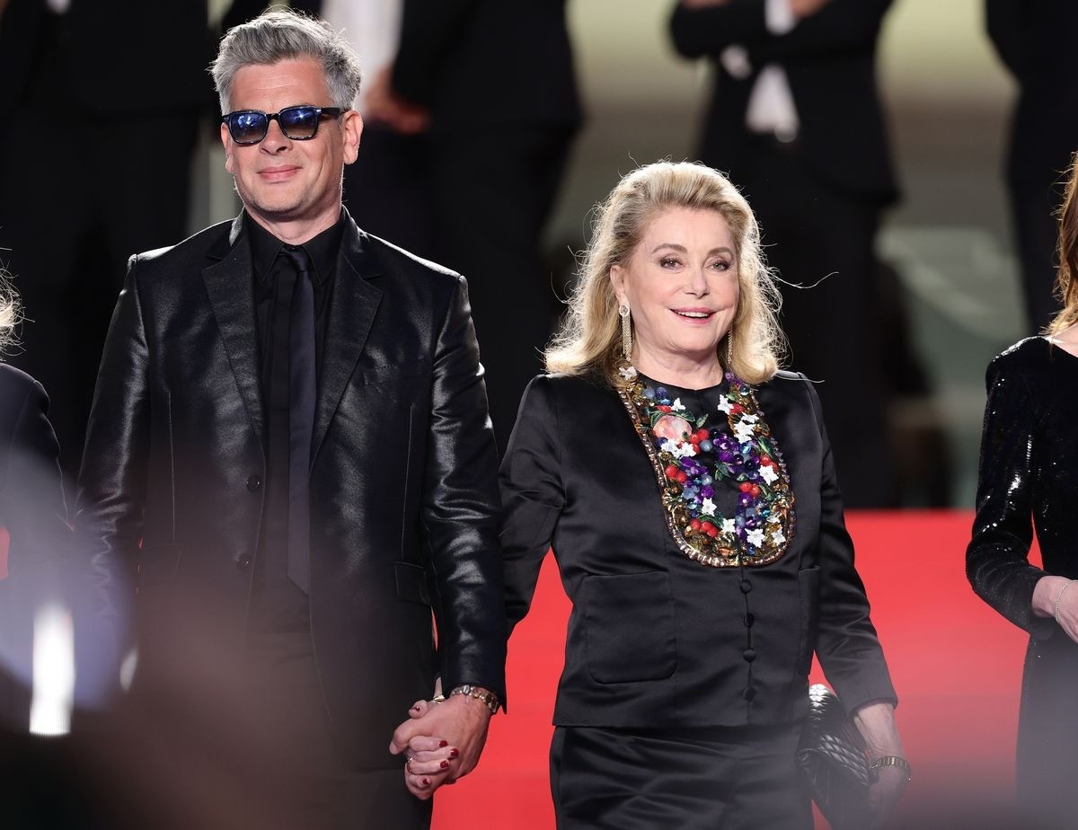Cannes ngày 8: Đầm cắt xẻ bạo, mặc như không của dàn sao nữ ảnh 27