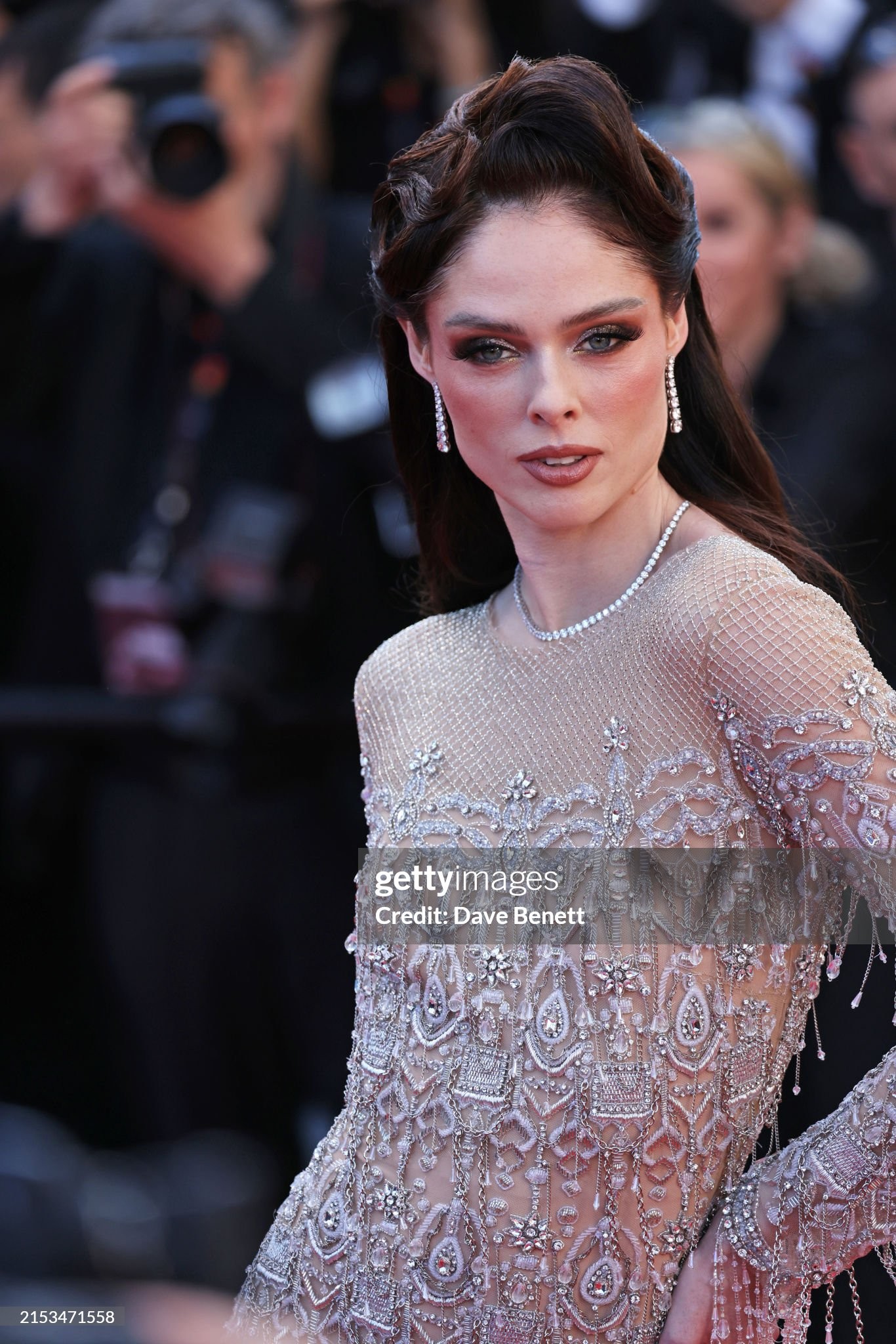 Cannes ngày 8: Đầm cắt xẻ bạo, mặc như không của dàn sao nữ ảnh 12