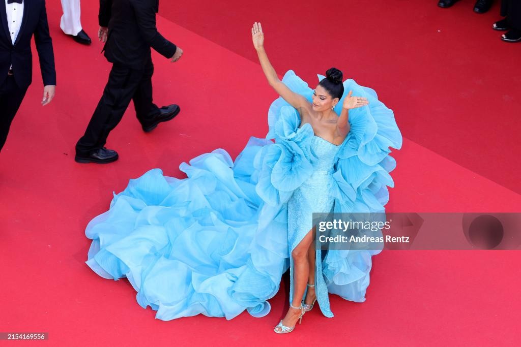 Cannes ngày 9: Mốt xuyên thấu, hở bạo chiếm sóng thảm đỏ ảnh 23