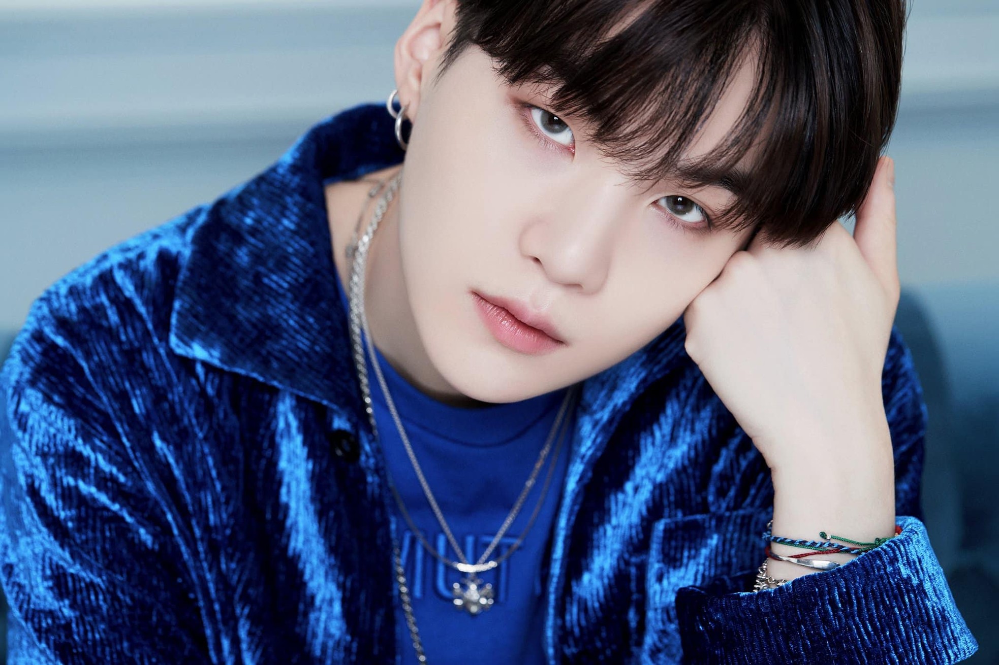 Suga (BTS) cúi đầu xin lỗi ảnh 2