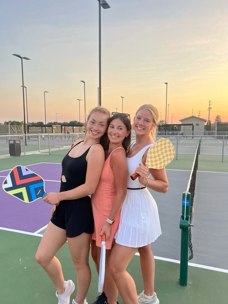 Mặc gì giữa tranh cãi chơi Pickleball chủ yếu khoe thân, làm màu ảnh 8