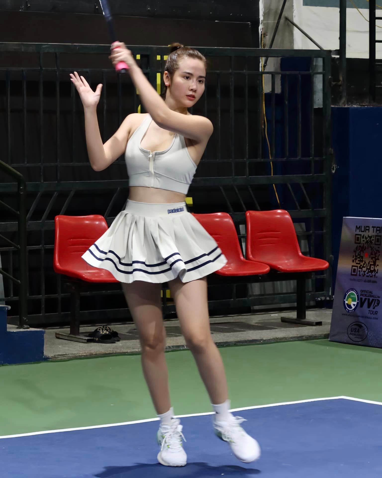 Mặc gì giữa tranh cãi chơi Pickleball chủ yếu khoe thân, làm màu ảnh 5