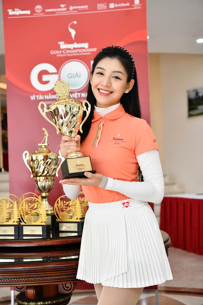 Nhà báo Long Vũ cùng vợ chồng Bình An - Phương Nga chinh phục Tiền Phong Golf Championship 2024 ảnh 7