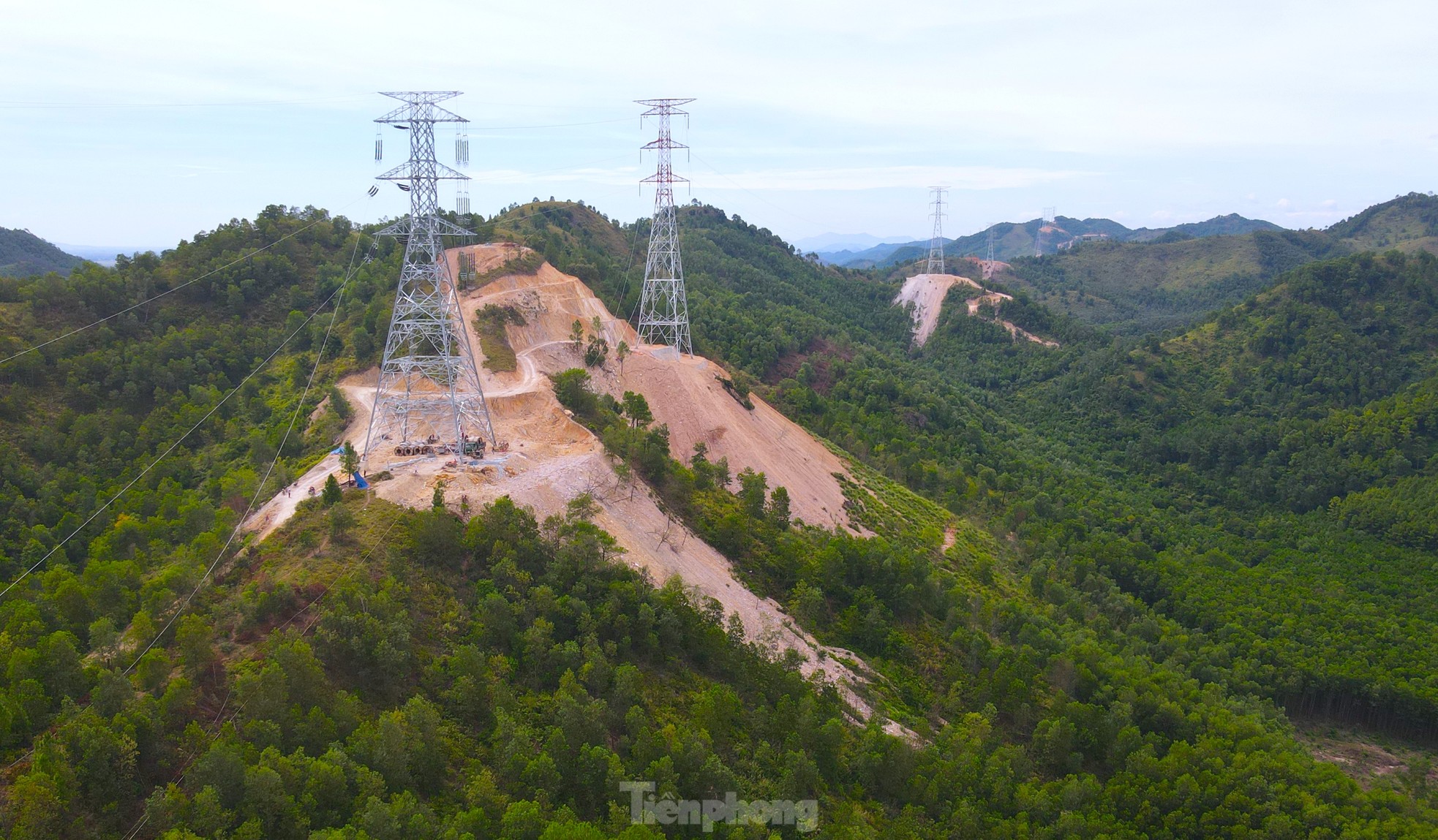 Những ngày cuối cùng trên công trường đường dây 500kV mạch 3 ở Nghệ An ảnh 2