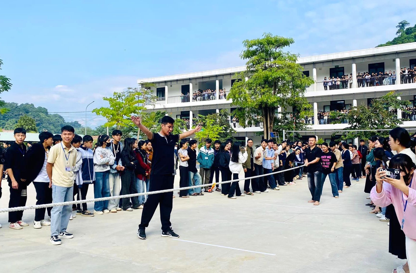 Nói không với điện thoại, học sinh Nghệ An trở về tuổi thơ với nhảy dây, đá cầu ảnh 7