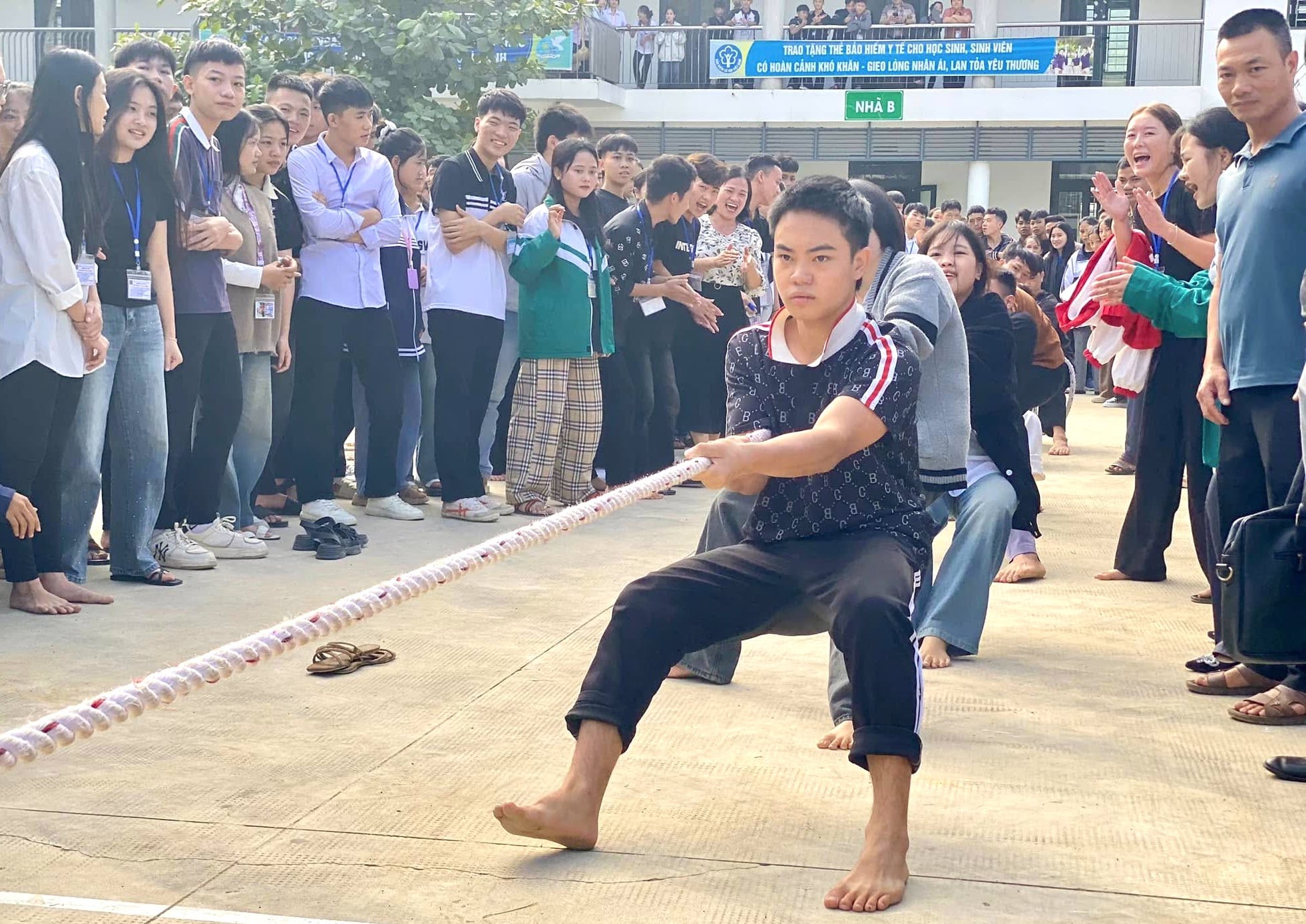 Nói không với điện thoại, học sinh Nghệ An trở về tuổi thơ với nhảy dây, đá cầu ảnh 9