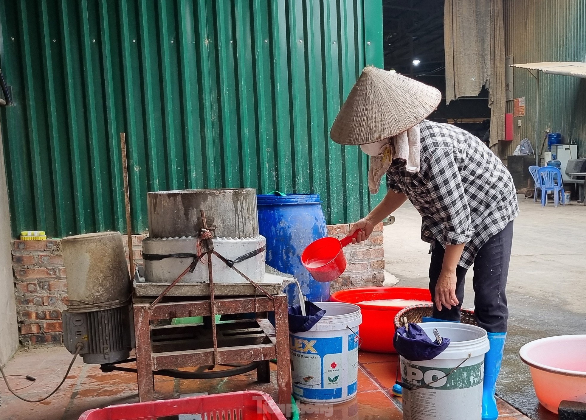 Ủng hộ việc siết nồng độ cồn, làng nghề nấu rượu chuyển hướng làm ăn mới ảnh 4