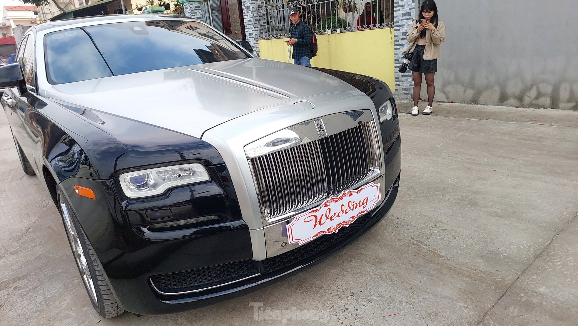 Dàn siêu xe hơn 20 tỷ đồng trong lễ ăn hỏi Quang Hải và Chu Thanh Huyền ảnh 5