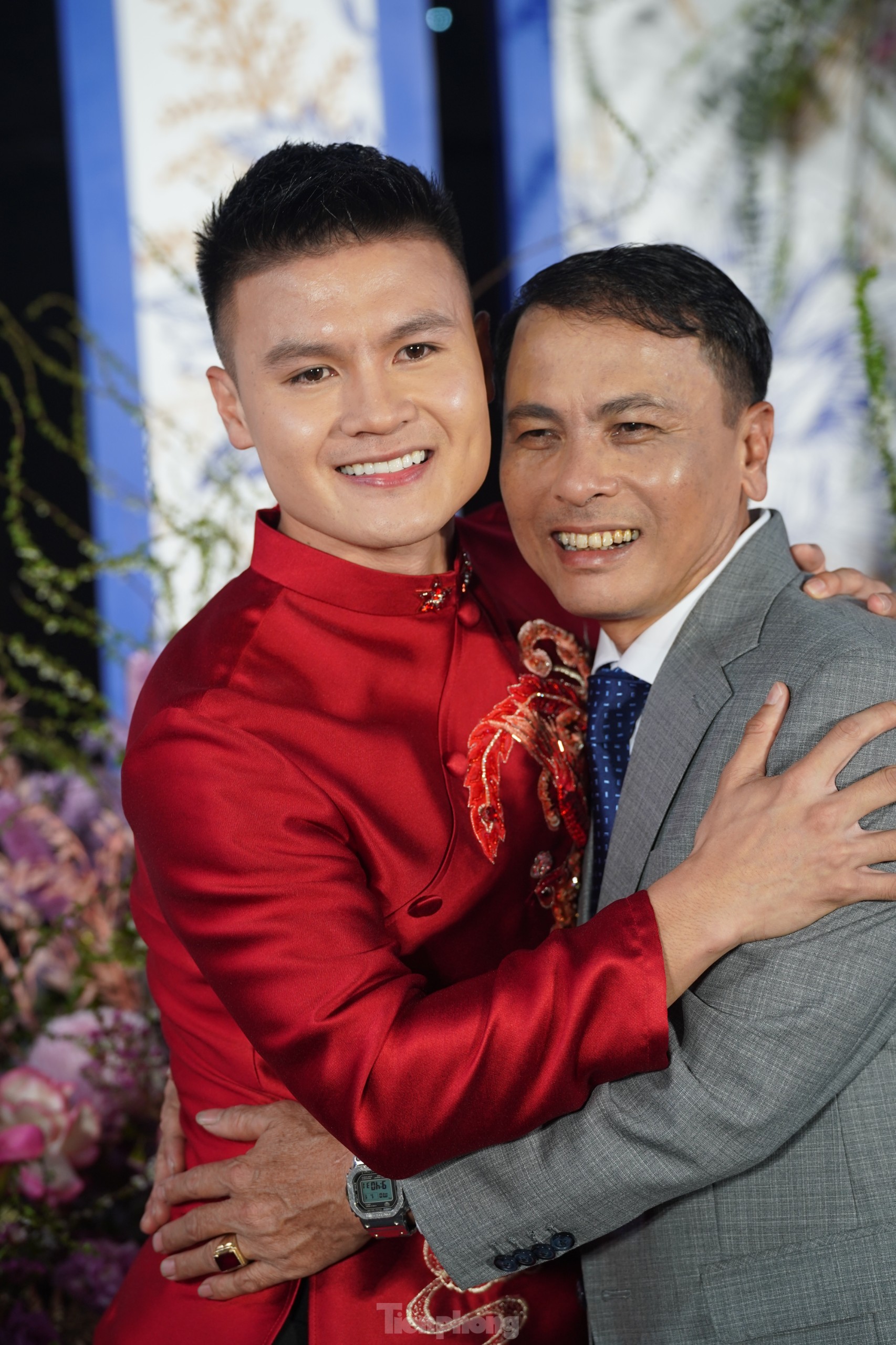 Dàn siêu xe hơn 20 tỷ đồng trong lễ ăn hỏi Quang Hải và Chu Thanh Huyền ảnh 8