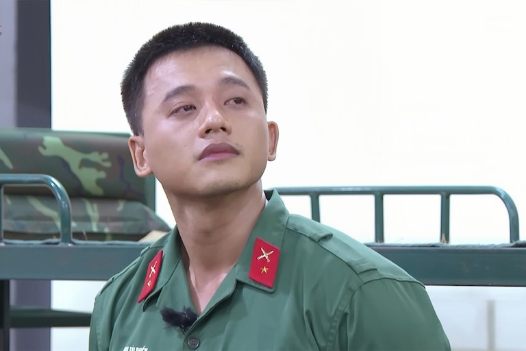 Showbiz 12/1: Lưu Thiên Hương sốc, xin nghỉ việc sau vụ bị ném điện thoại ảnh 2