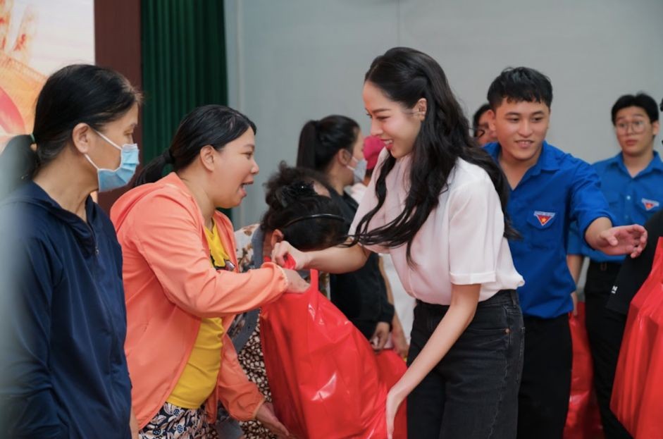 Showbiz 14/1: Mỹ Tâm vui khi diva Hồng Nhung xin phép ‘phá hit’ ảnh 3