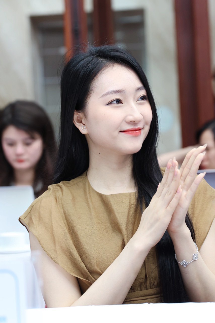 Người đẹp Lê Thanh Tú: 'Tôi không bất ngờ khi Đen Vâu được đề cử giải thưởng Gương mặt trẻ Việt Nam tiêu biểu’ ảnh 5