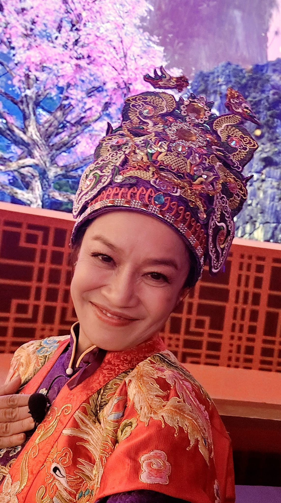 Showbiz 5/3: NSND Tự Long nói gì khi mẹ ruột được phong tặng NSƯT? ảnh 2
