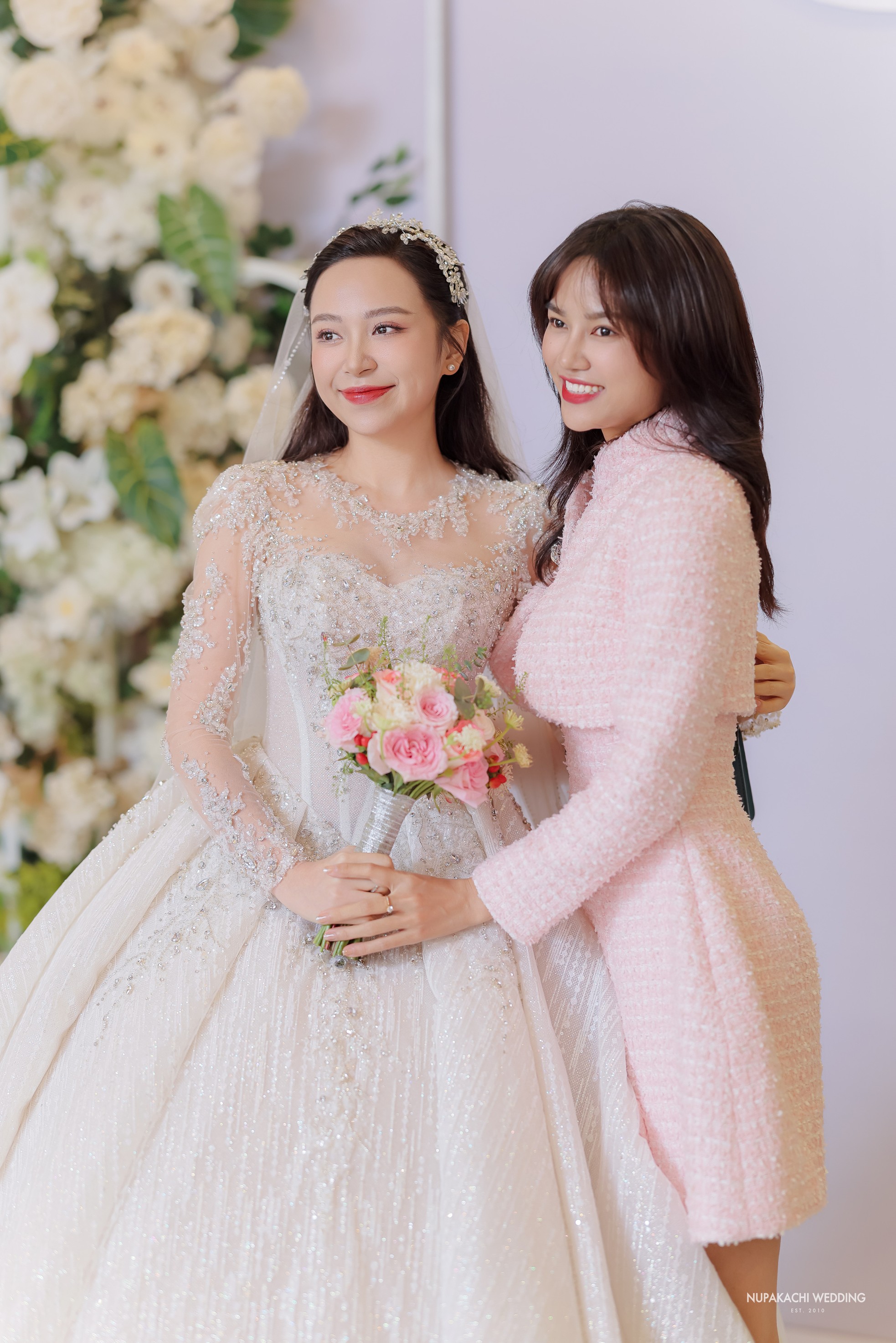 Hồng Diễm, Quỳnh Kool cùng vũ trụ VFC dự cưới diễn viên Kim Oanh ảnh 9