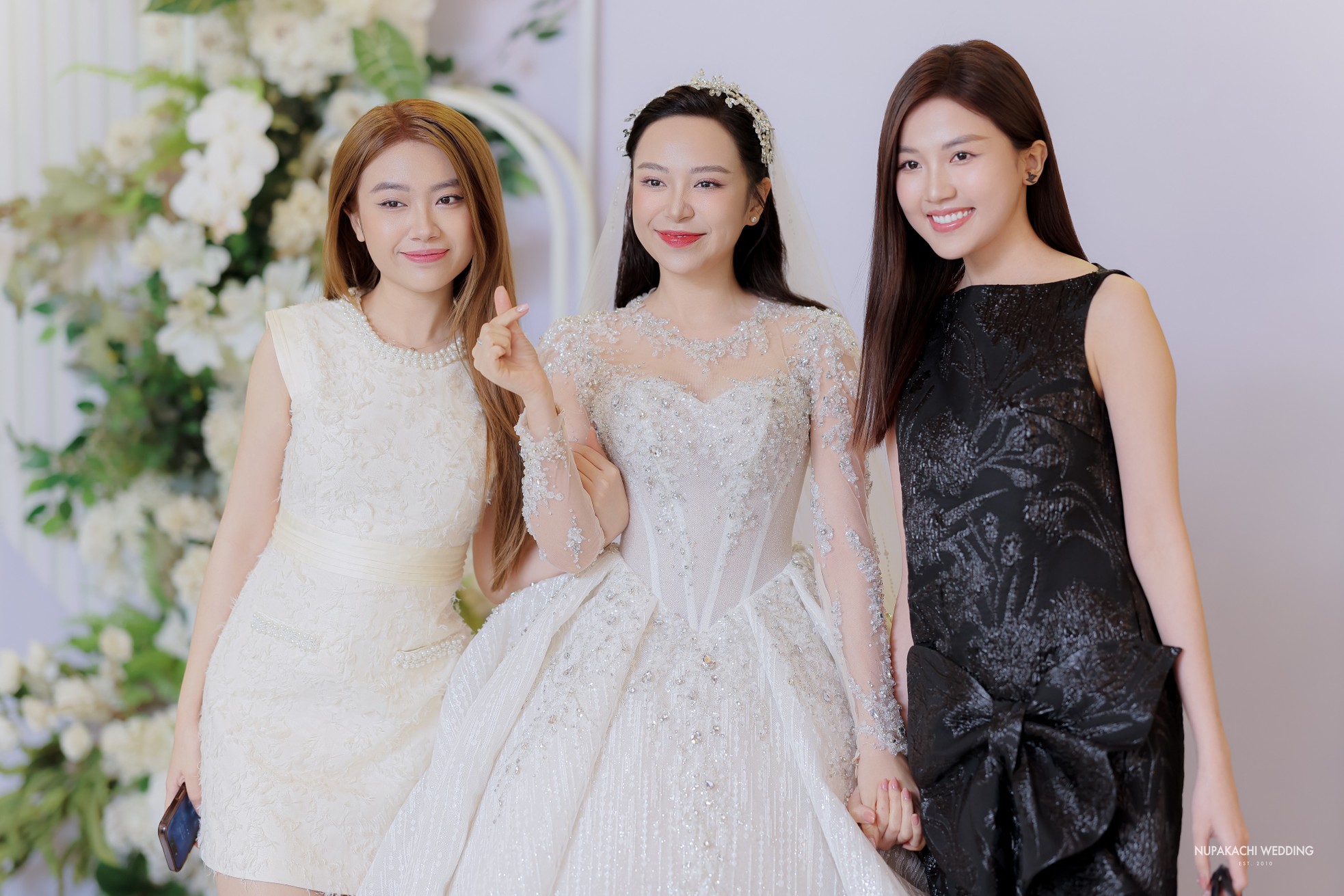 Hồng Diễm, Quỳnh Kool cùng vũ trụ VFC dự cưới diễn viên Kim Oanh ảnh 5