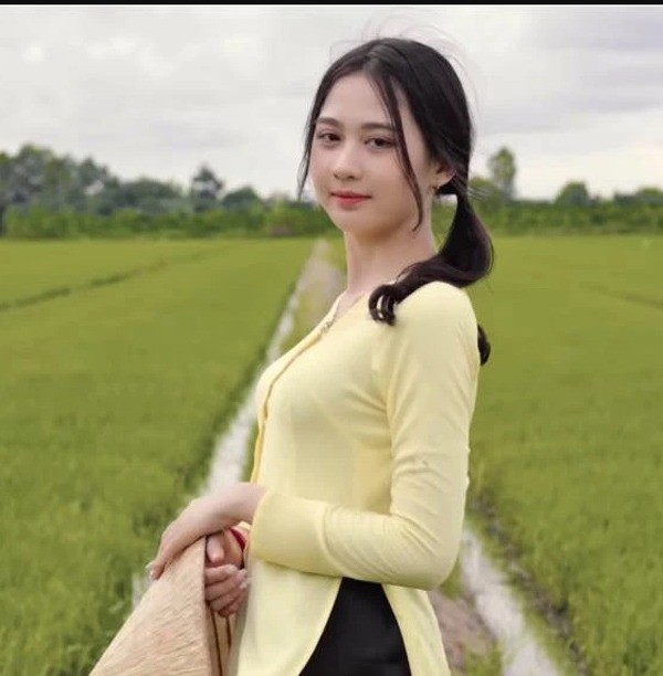 Nhan sắc bạn gái sinh năm 2003 của Hoài Lâm ảnh 4