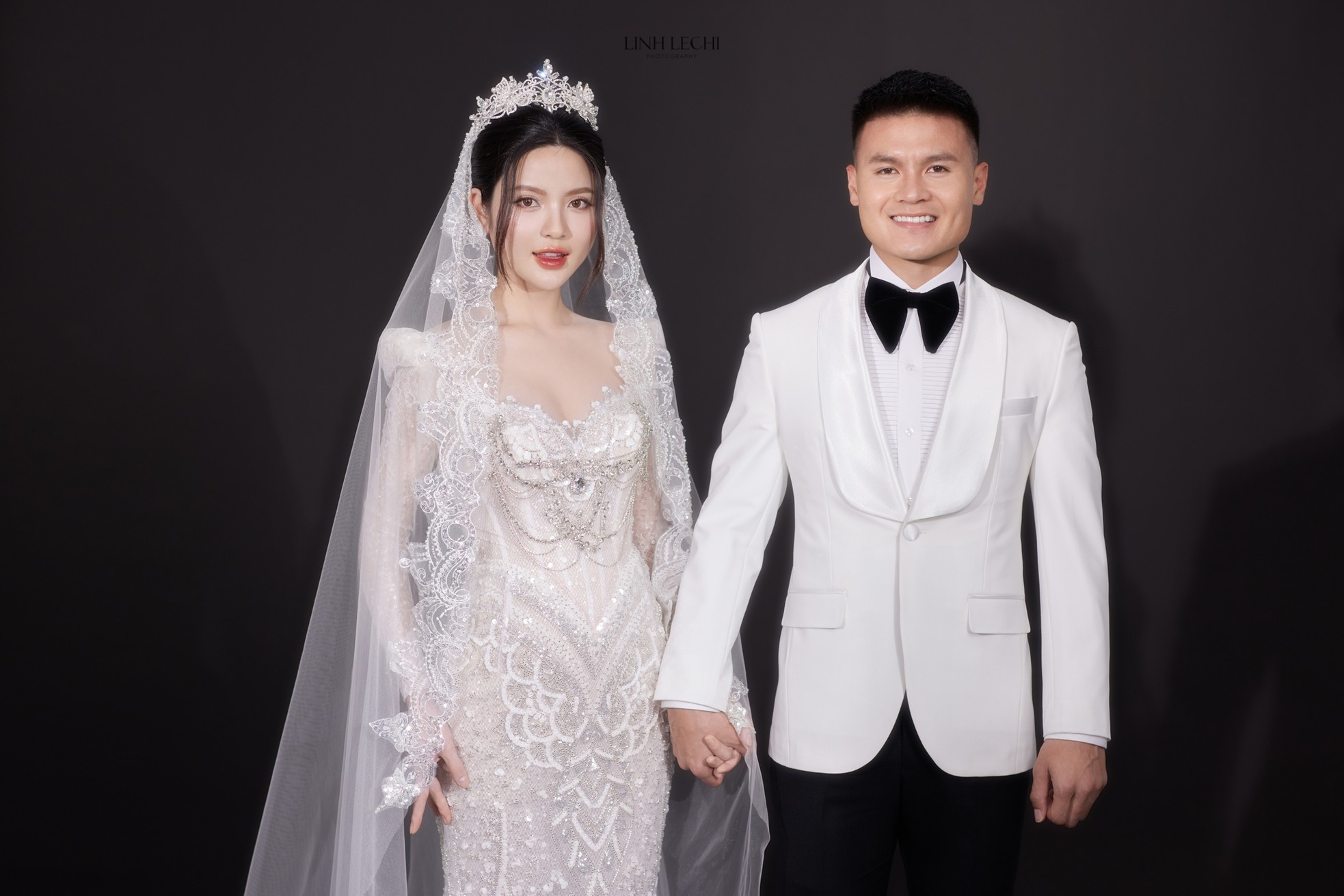 Váy cưới hơn 200 triệu đồng của Chu Thanh Huyền ảnh 5