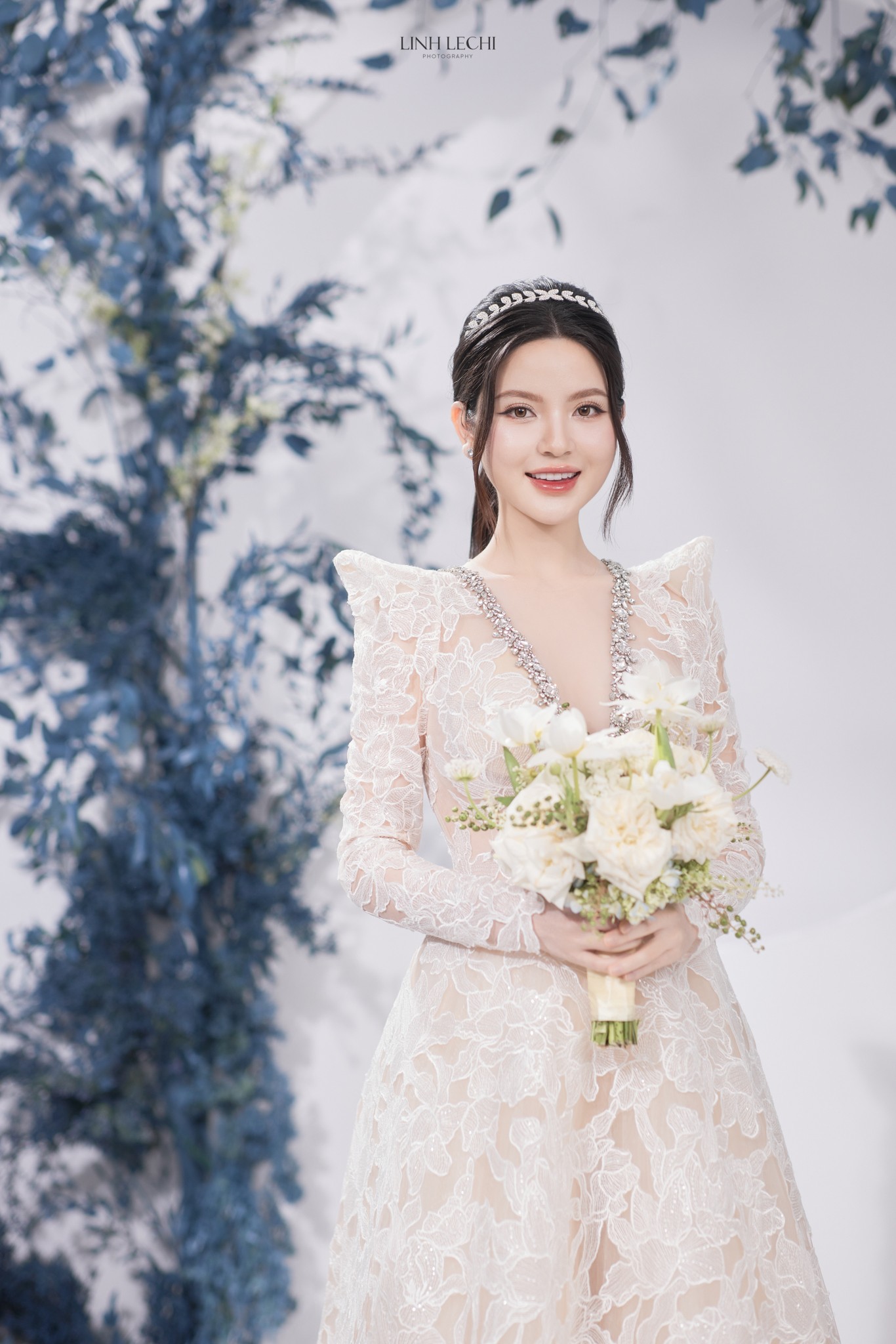 Váy cưới hơn 200 triệu đồng của Chu Thanh Huyền ảnh 3