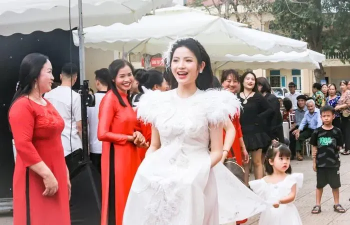 Showbiz 27/3: Thanh Hương phản hồi tin đang yêu bạn trai kém tuổi ảnh 3
