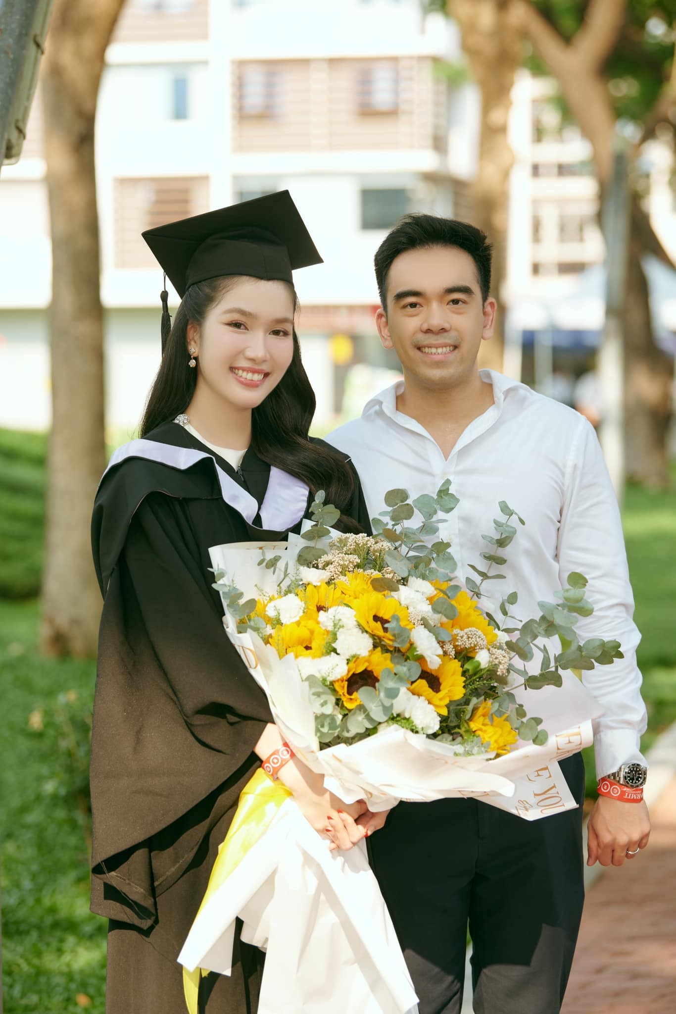 Showbiz 9/4: Cao Thái Hà nói về thông tin yêu nam diễn viên kém 2 tuổi ảnh 3