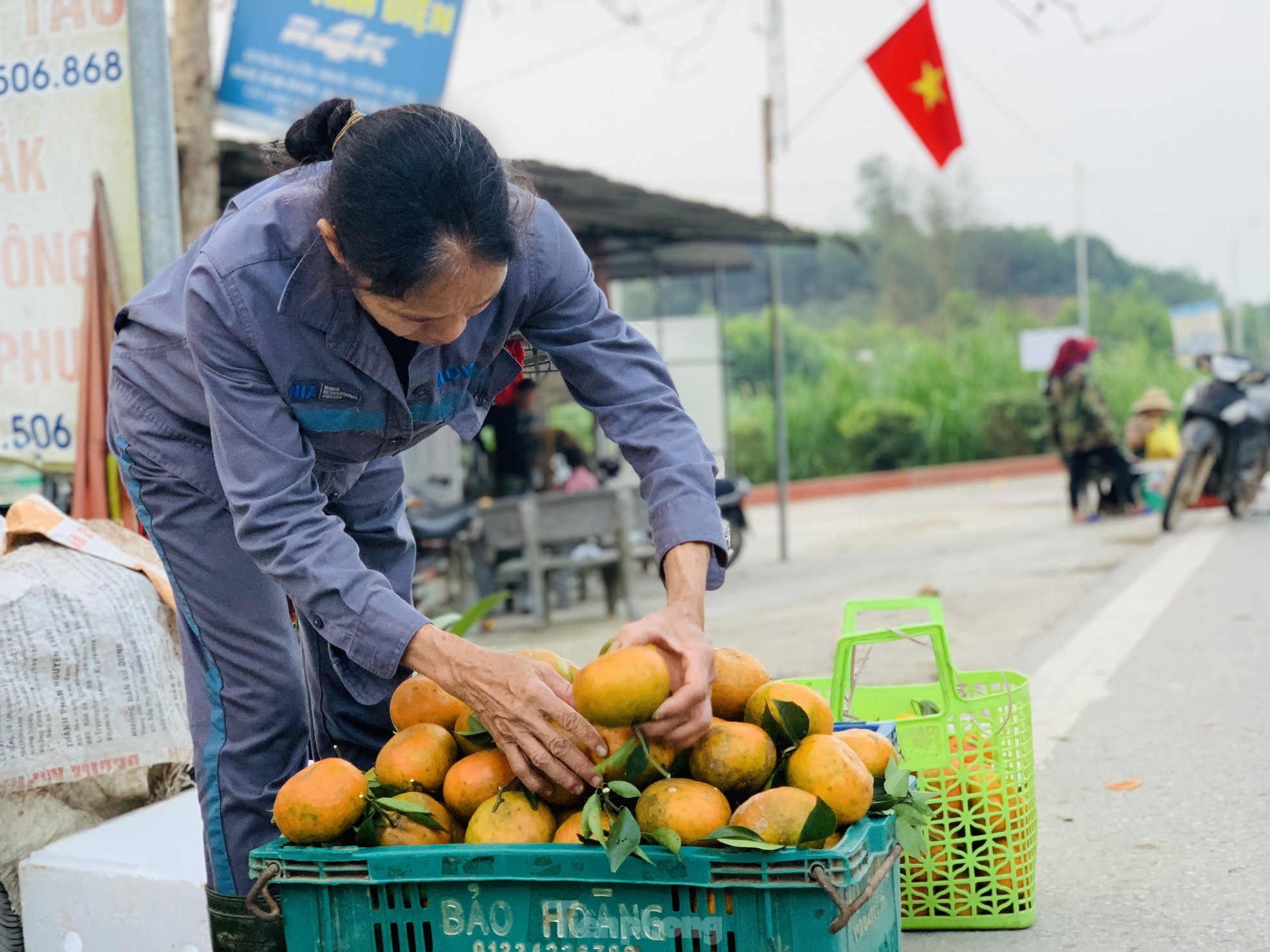 Đặc sản cam bù nhộn nhịp sau Tết, giá cao vẫn đắt khách ảnh 9