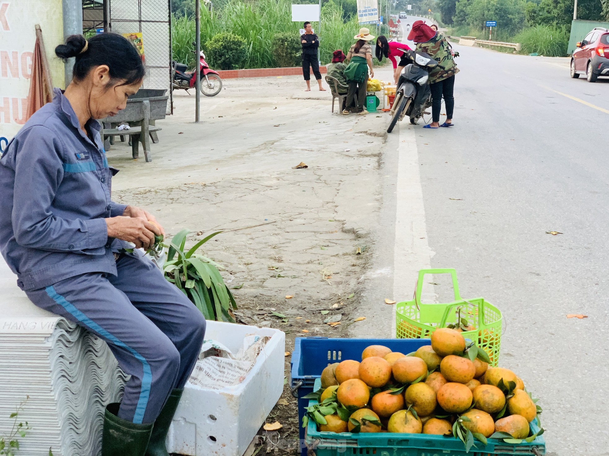 Đặc sản cam bù nhộn nhịp sau Tết, giá cao vẫn đắt khách ảnh 6