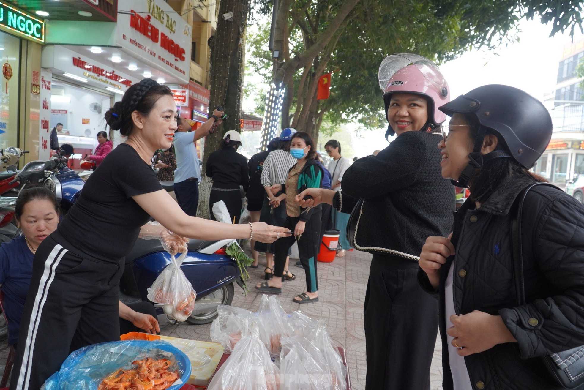 Xôi tam sên - món ăn nghe lạ tai gây 'sốt' ngày vía Thần tài ảnh 1