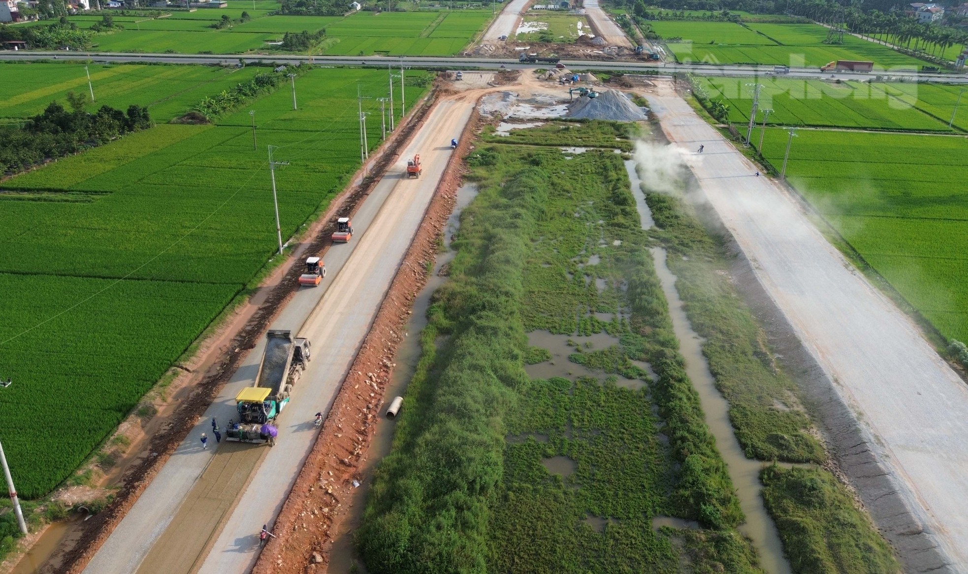 Đường Vành đai 4- Vùng Thủ đô với những km đầu tiên được thảm nhựa, hiện hình hài ảnh 3