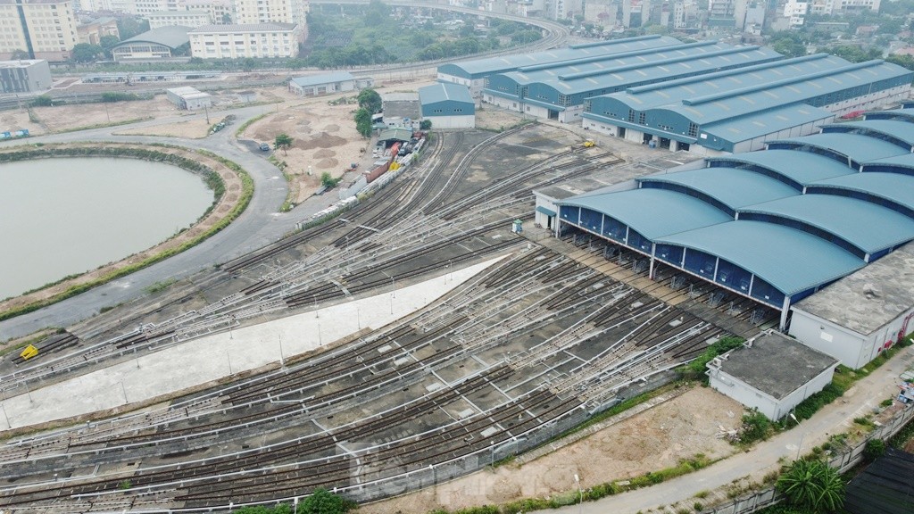 Cận cảnh siêu dự án metro Hà Nội lỡ hẹn 13 lần, tàu vẫn xếp kho ảnh 4