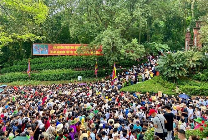 Hàng nghìn lượt du khách đã về Đền Hùng trước ngày Giỗ Tổ ảnh 1