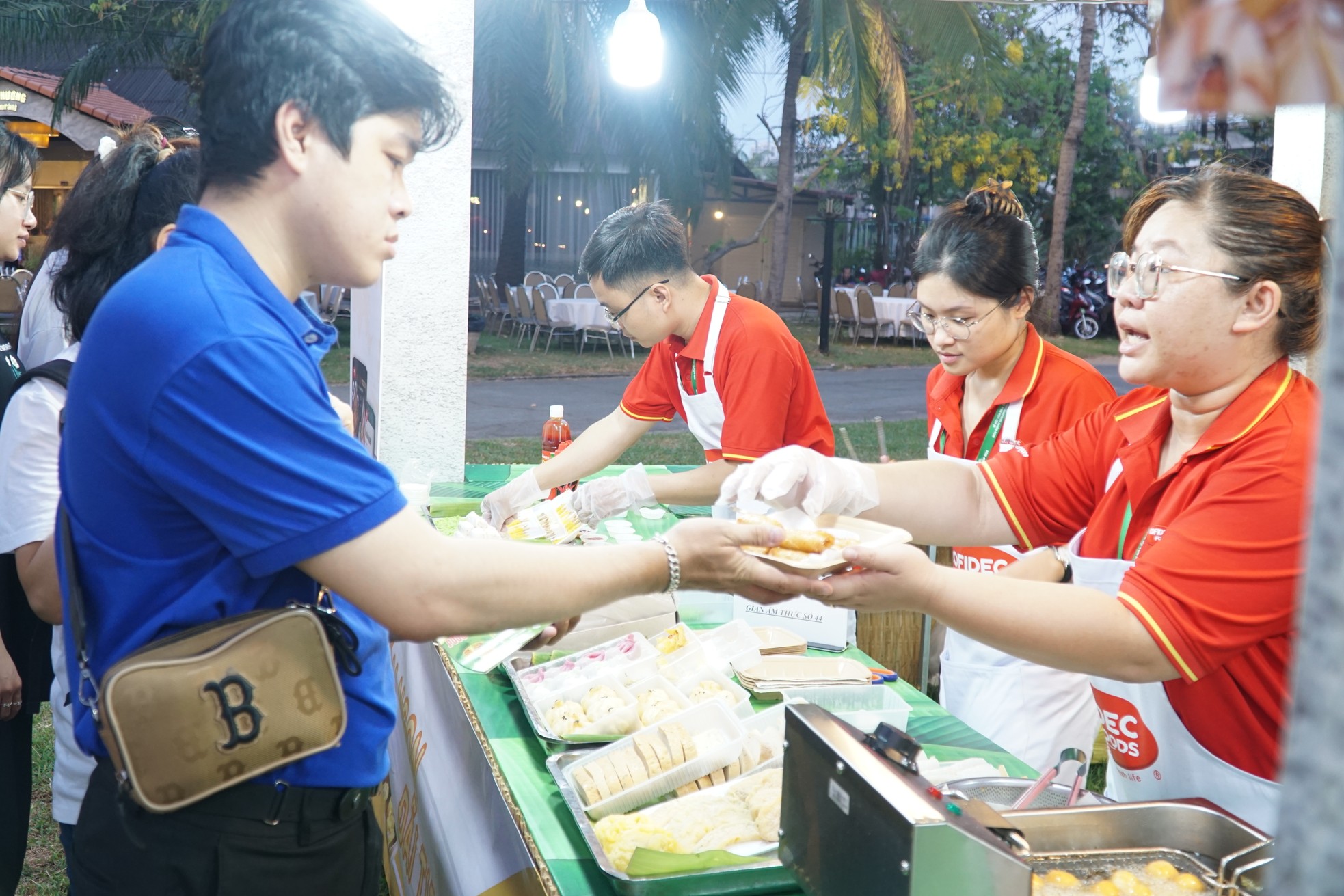Hàng ngàn du khách chen chân tại Lễ hội Ẩm thực ở TPHCM ảnh 14