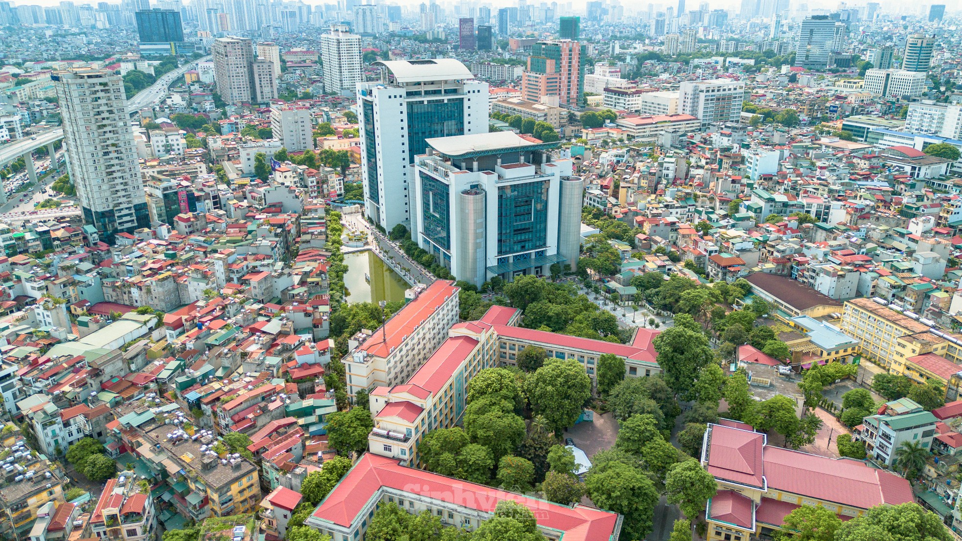 Đến thăm giảng đường, thư viện hiện đại bậc nhất Việt Nam có 'căn phòng hoàng gia' dành cho sinh viên ngày đầu Hè ảnh 18