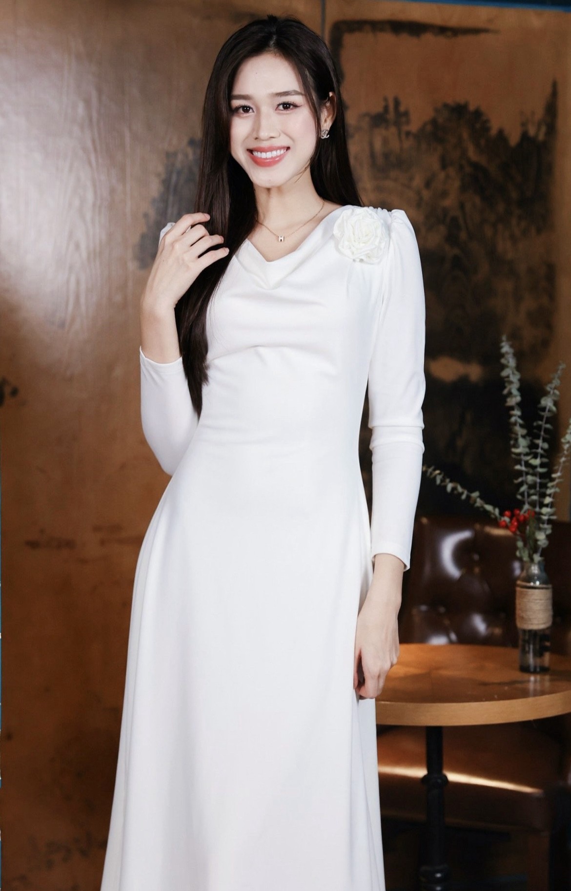 Hoa hậu Đỗ Thị Hà: ‘Gặp đúng người, tôi kết hôn sớm’ ảnh 1
