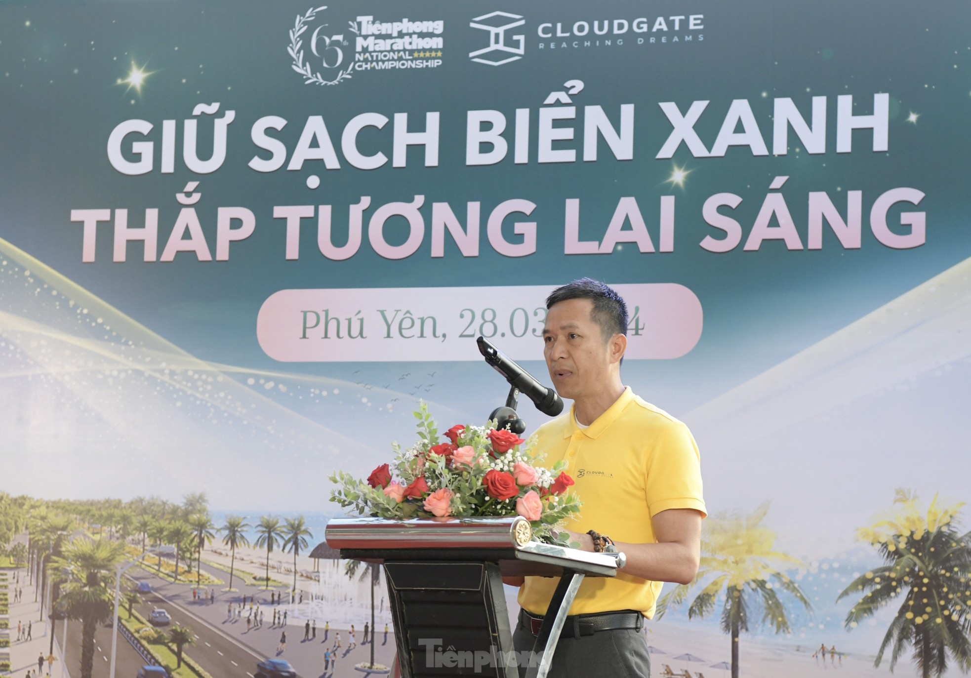 Tiền Phong Marathon 2024 đồng hành cùng hoạt động dọn sạch bãi biển ảnh 5