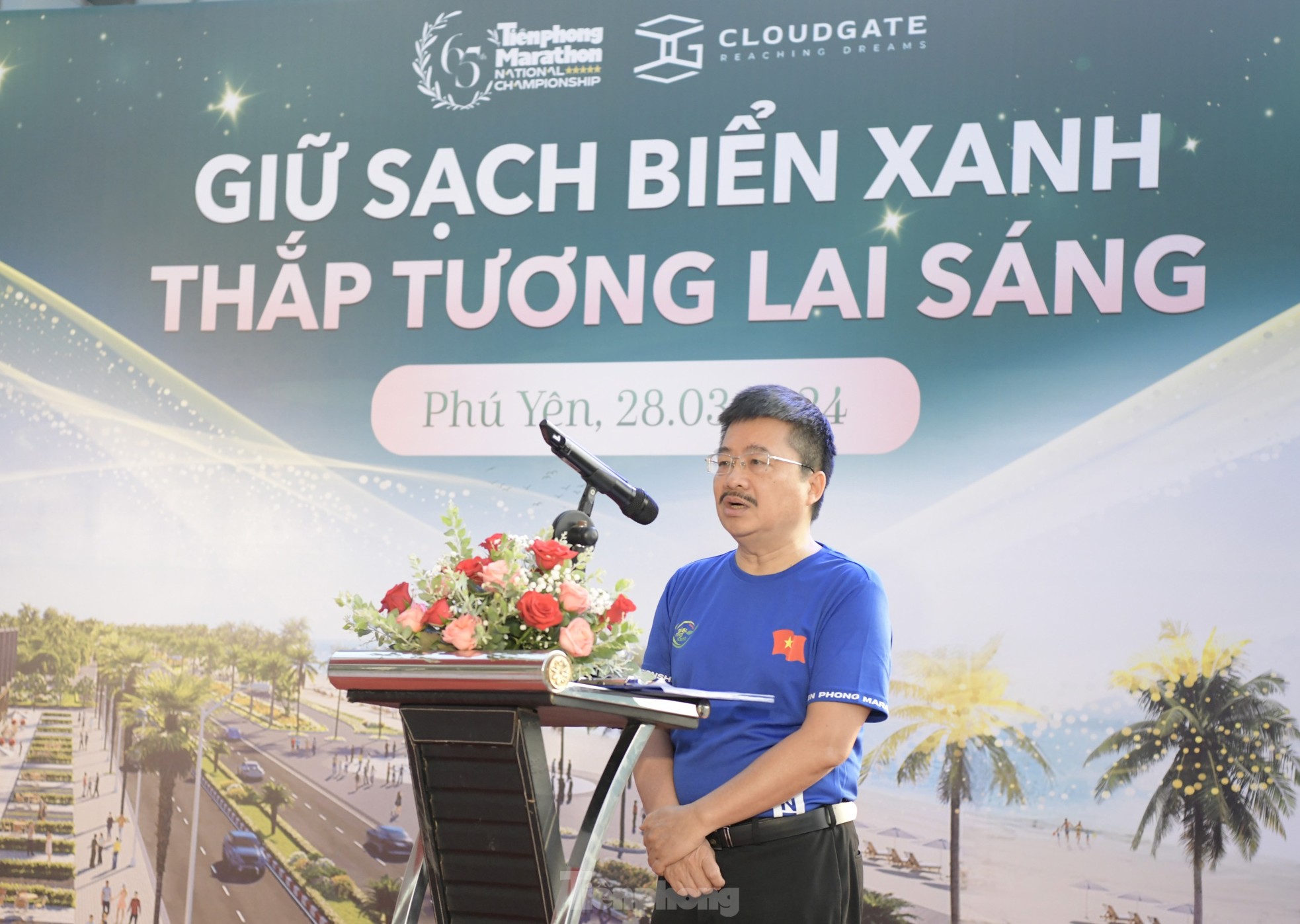 Tiền Phong Marathon 2024 đồng hành cùng hoạt động dọn sạch bãi biển ảnh 3