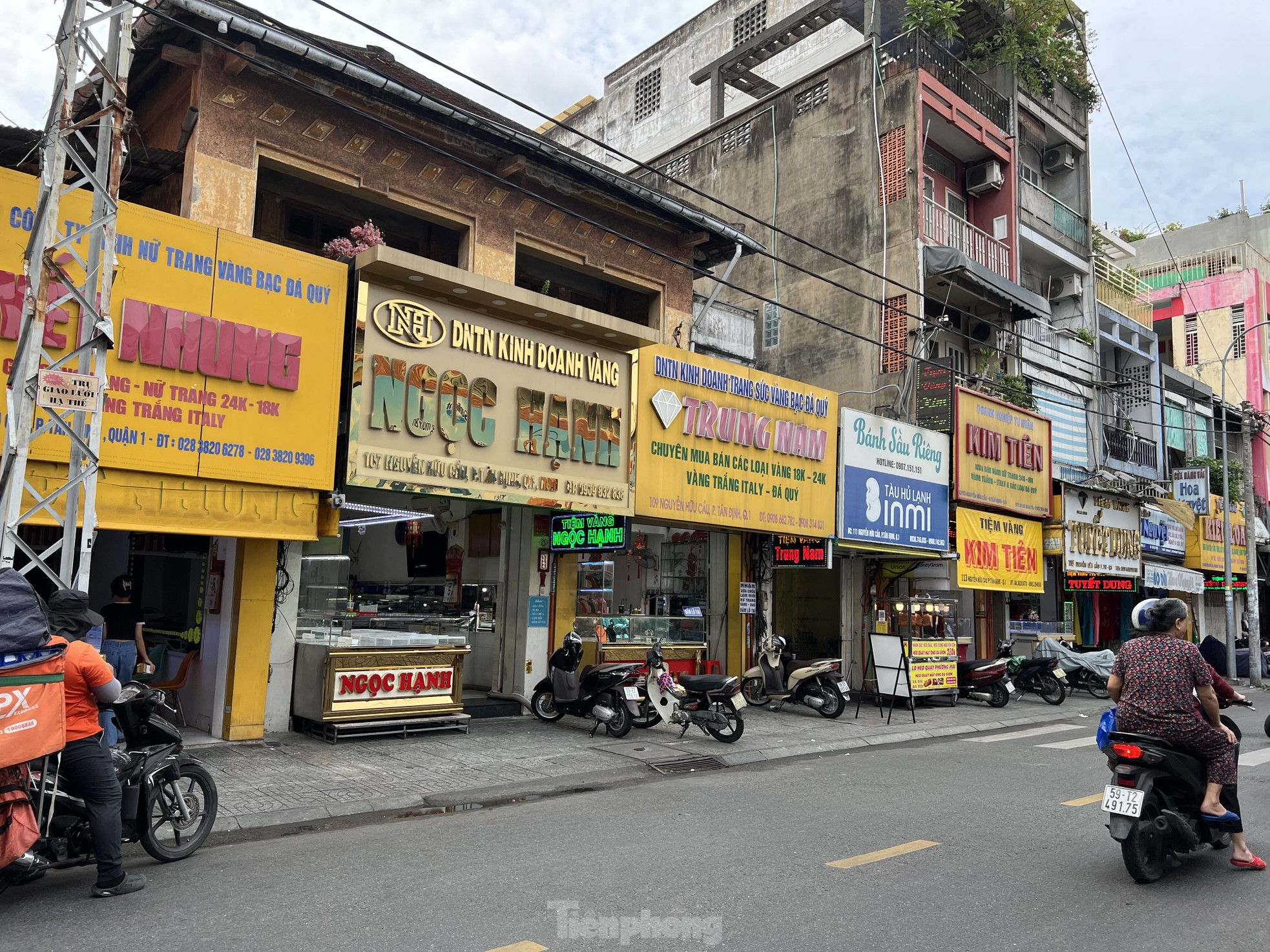 Mua bán vàng tại TPHCM: Chỗ chen chúc, nơi vắng hoe ảnh 10