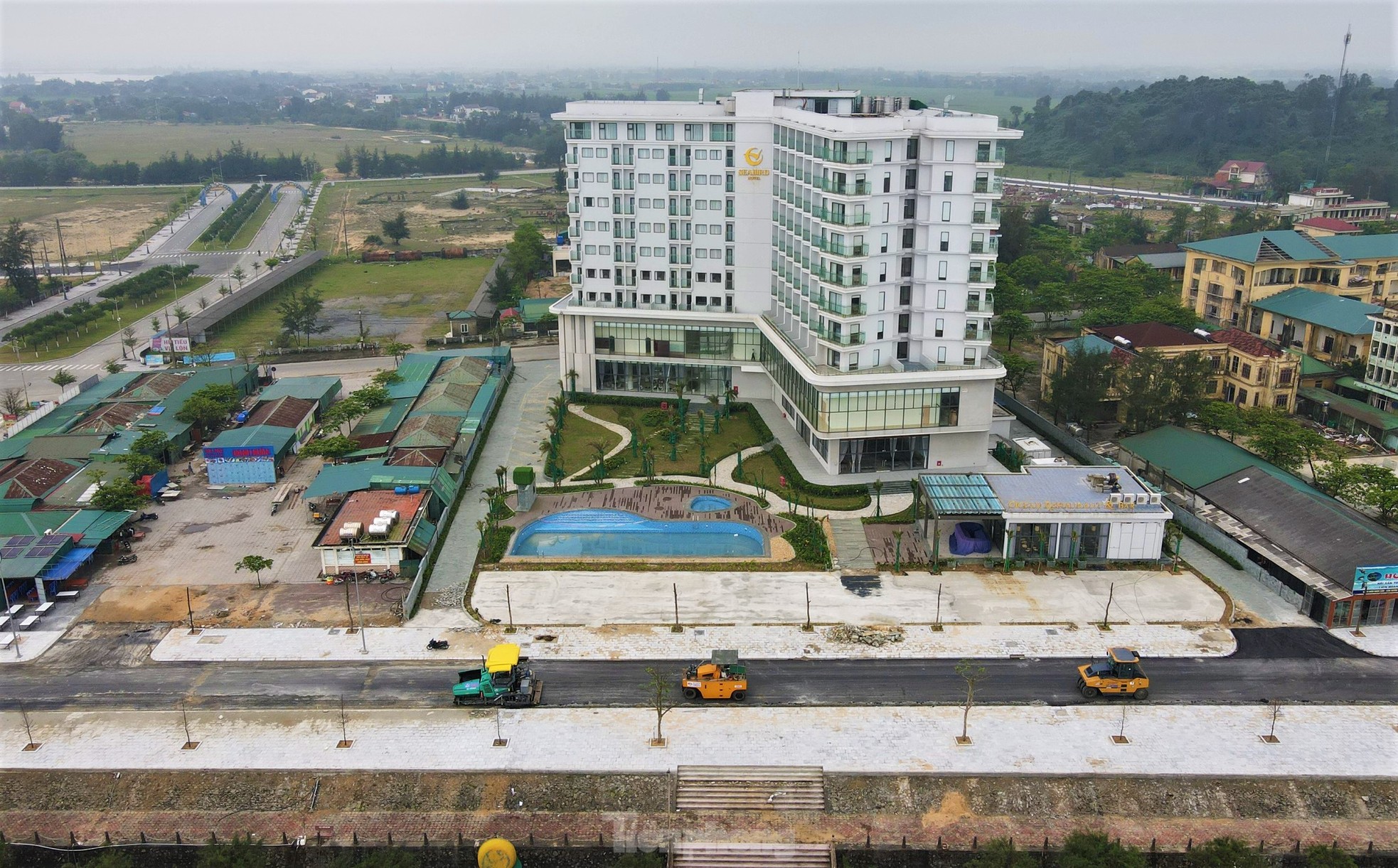 Bãi biển Thiên Cầm ‘xộc xệch’ trước mùa du lịch ảnh 16