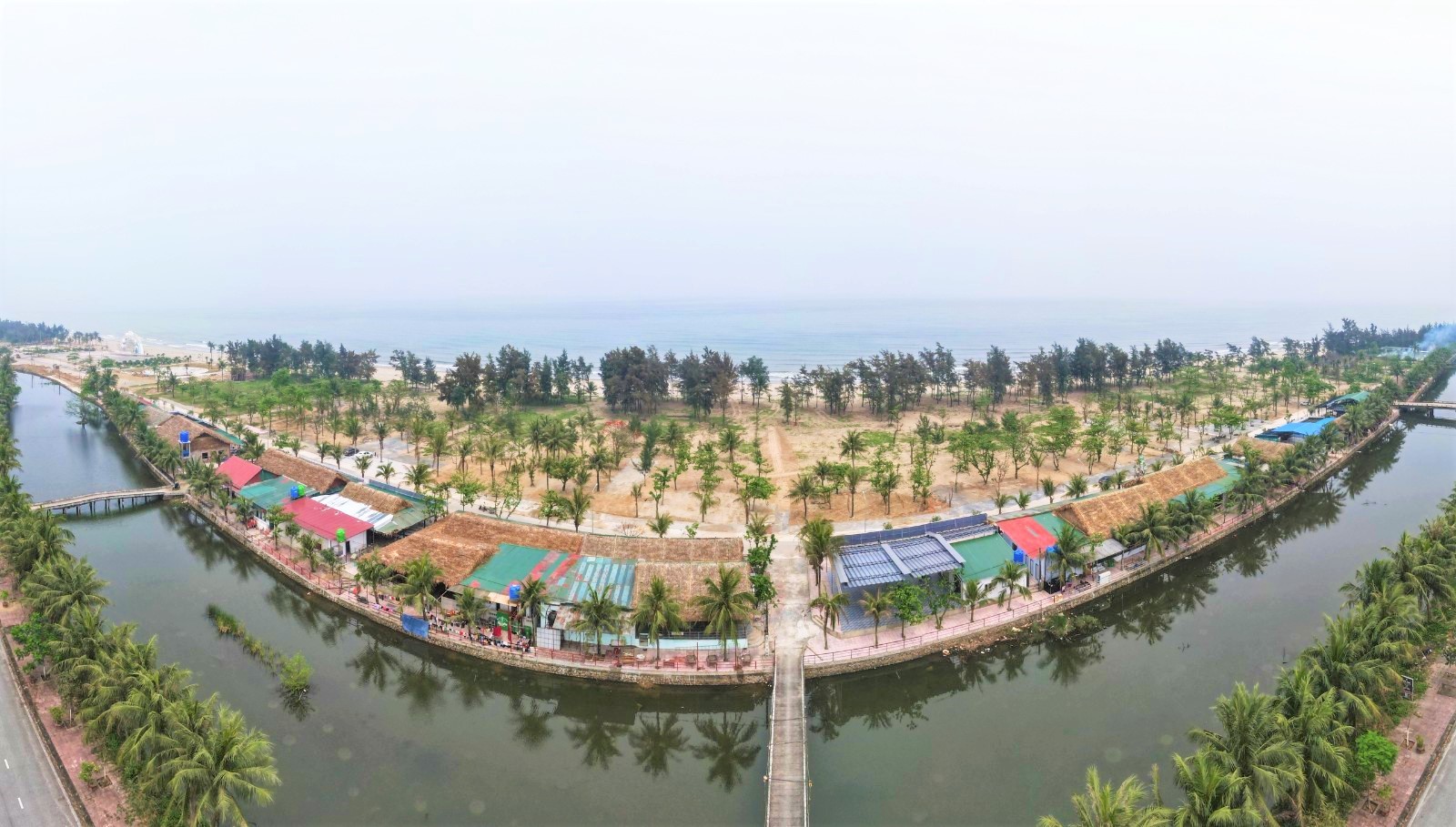 Mạnh tay xuống tiền 'thay áo mới' khu du lịch biển trước mùa hè ảnh 1