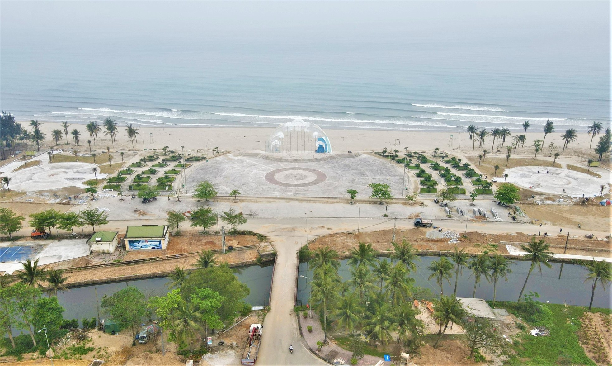 Mạnh tay xuống tiền 'thay áo mới' khu du lịch biển trước mùa hè ảnh 3