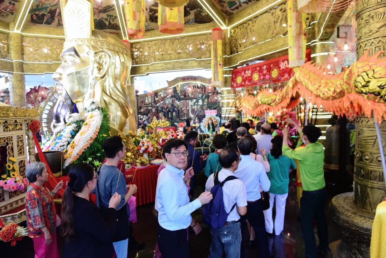 Giỗ tổ Hùng Vương, du khách chen chân đến Suối Tiên ảnh 4