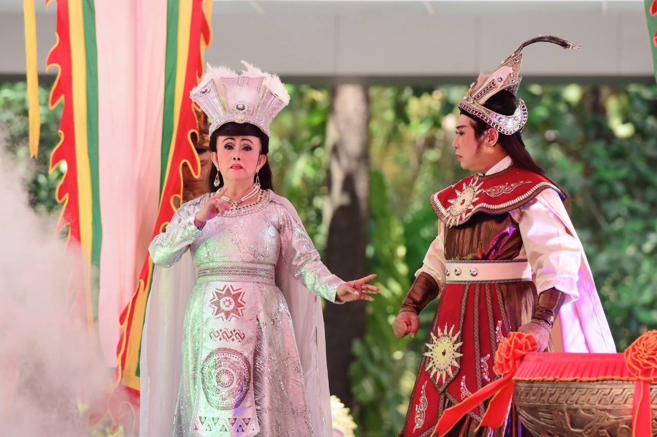 Giỗ tổ Hùng Vương, du khách chen chân đến Suối Tiên ảnh 11