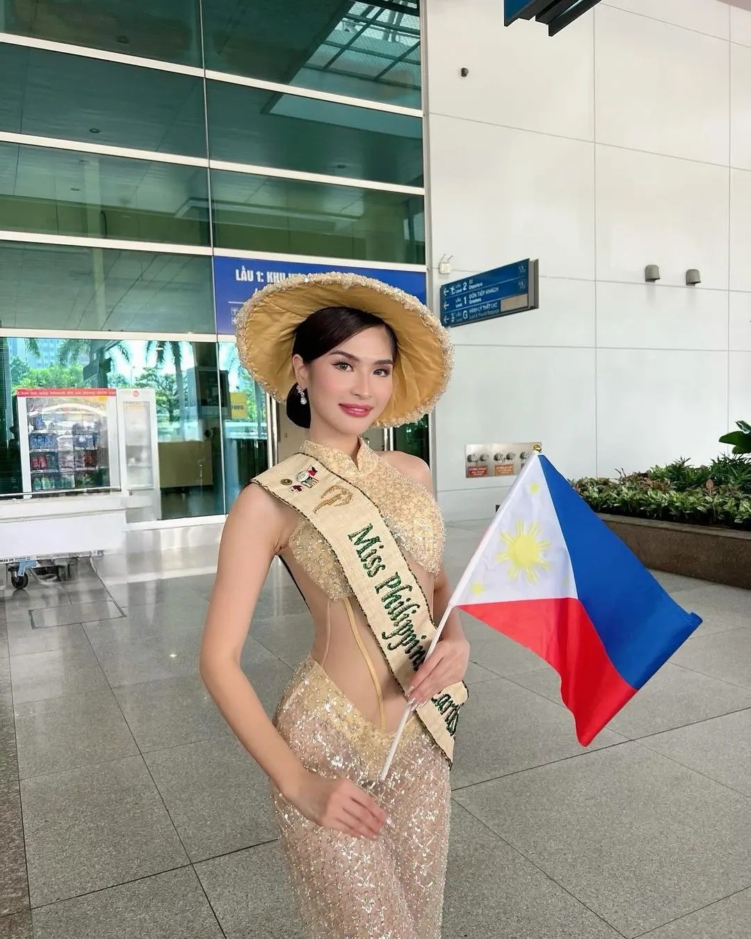 Người rất đẹp Philippines đem áo dài xuyên thấu quý phái nước ta thi đua hoa khôi hình ảnh 5