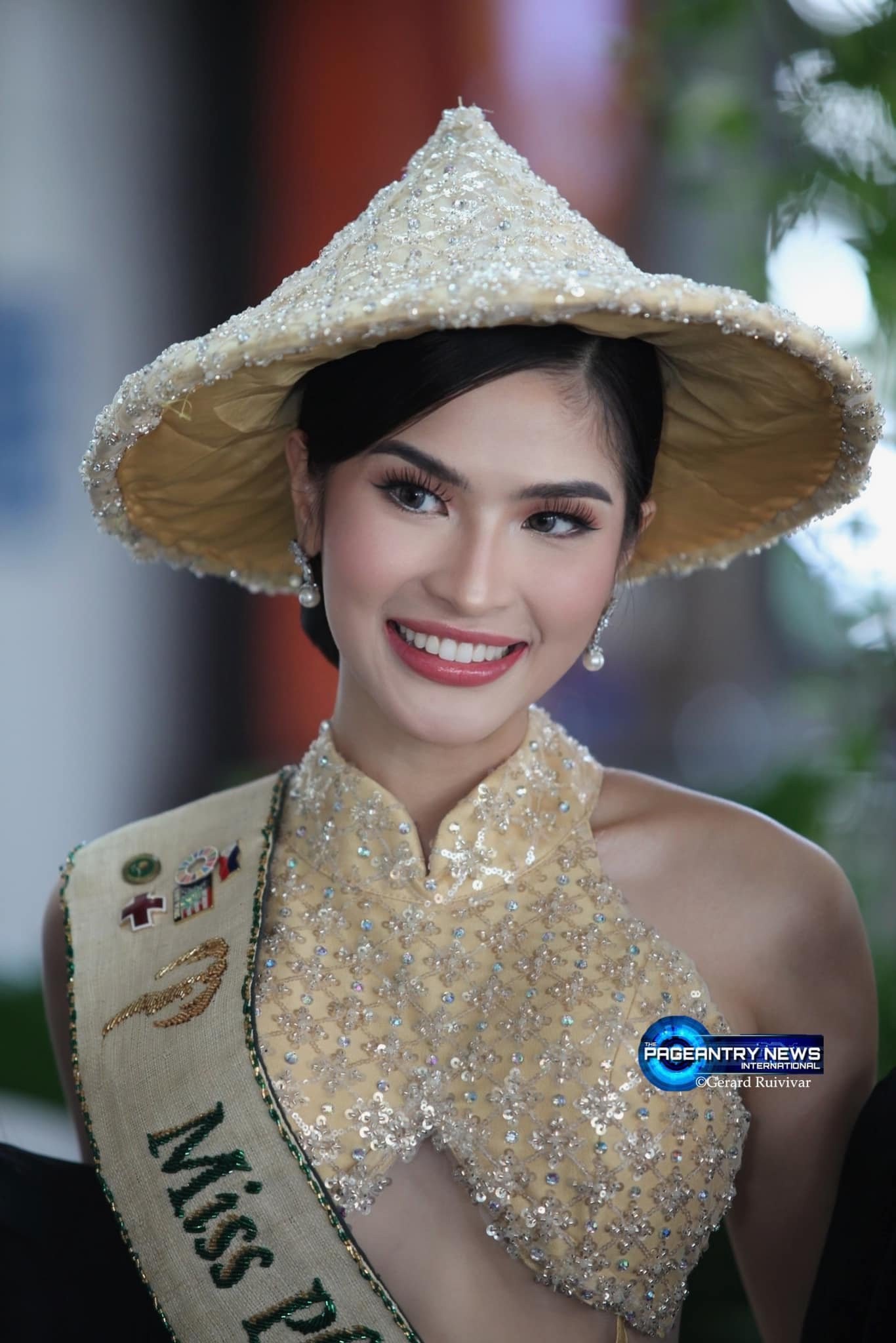 Người rất đẹp Philippines đem áo dài xuyên thấu quý phái nước ta thi đua hoa khôi hình ảnh 2
