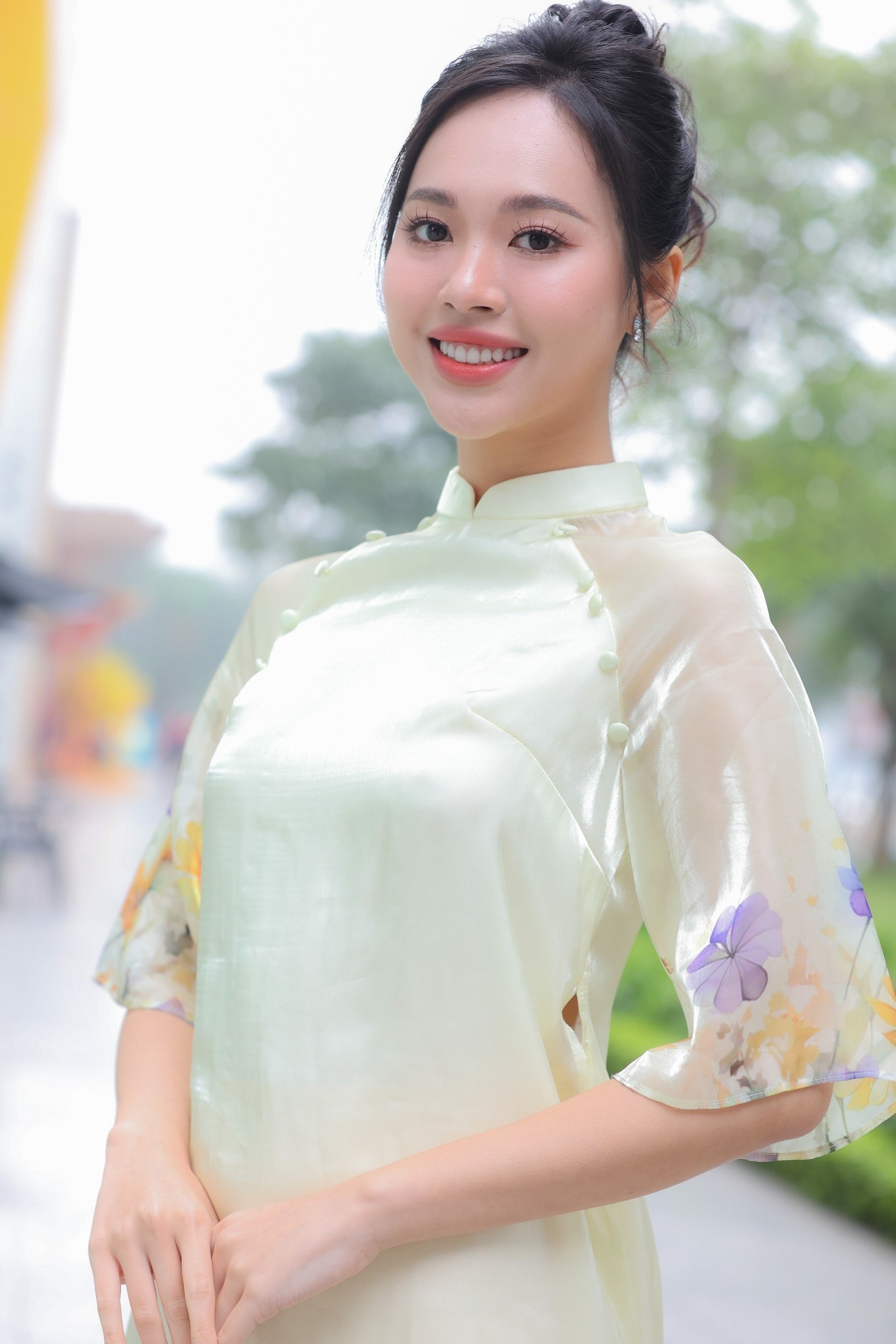Á hậu Trịnh Thùy Linh: 'Tôi thích ăn đồ ngọt và ngủ muộn' ảnh 5