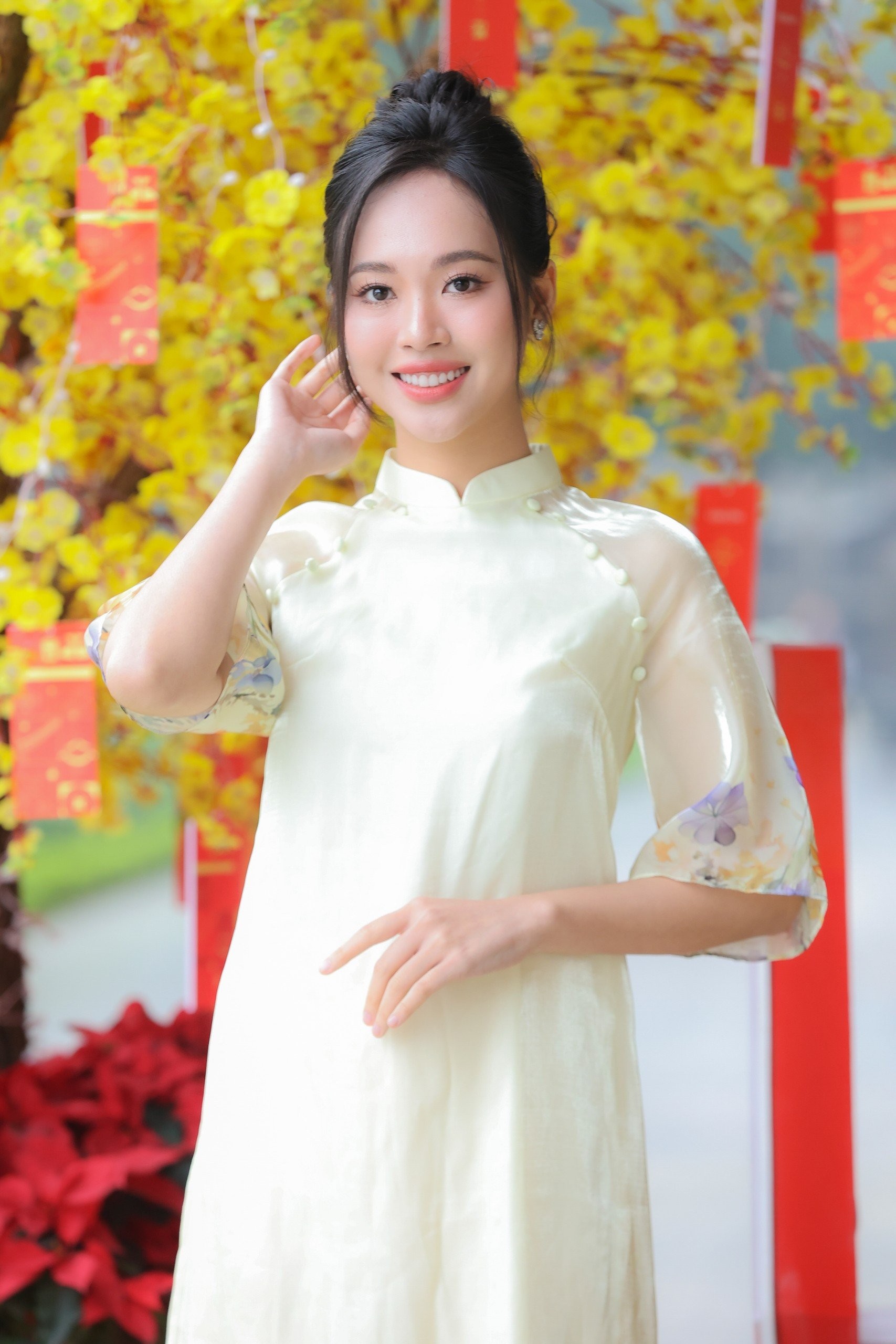 Á hậu Trịnh Thùy Linh: 'Tôi thích ăn đồ ngọt và ngủ muộn' ảnh 14
