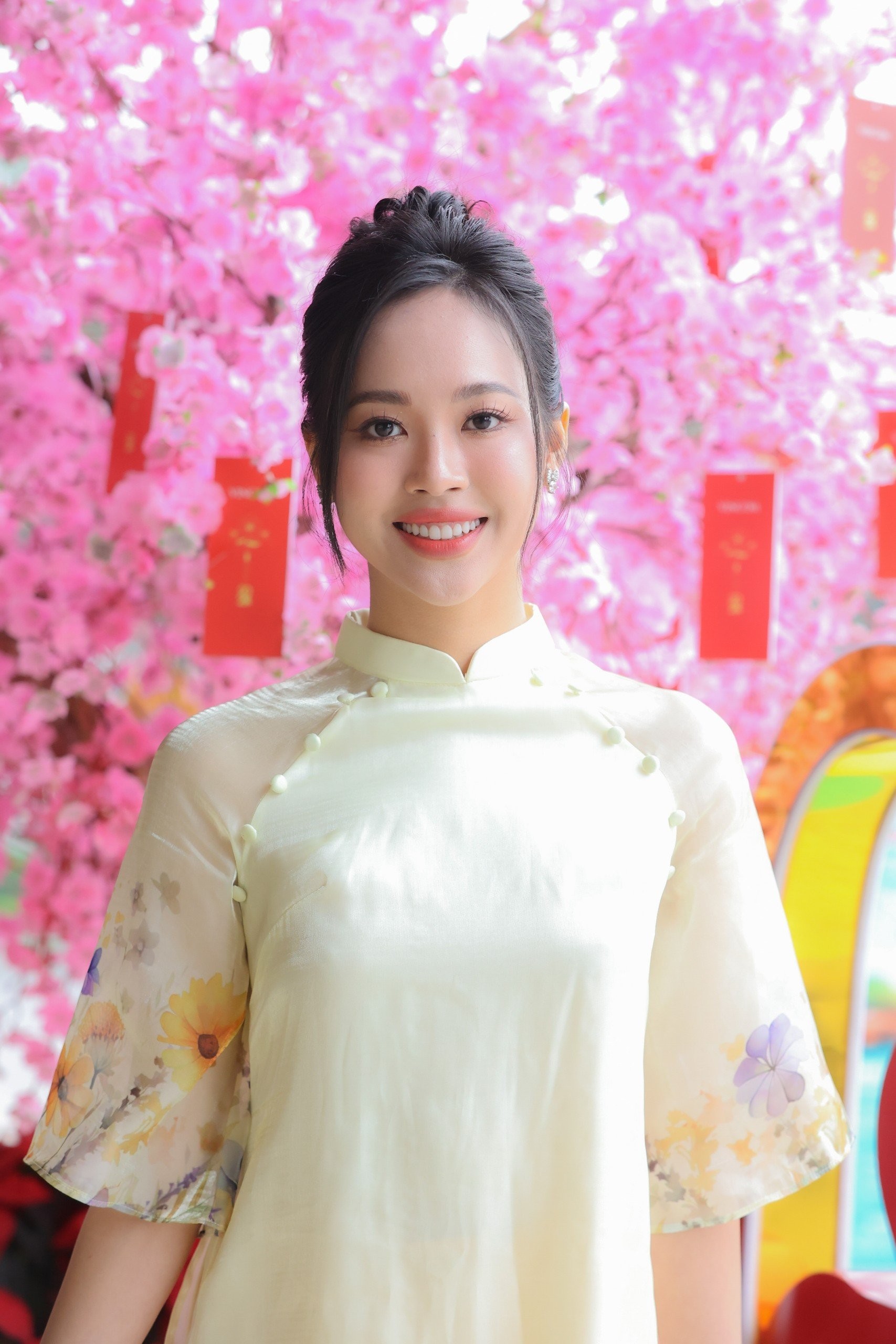 Á hậu Trịnh Thùy Linh: 'Tôi thích ăn đồ ngọt và ngủ muộn' ảnh 9