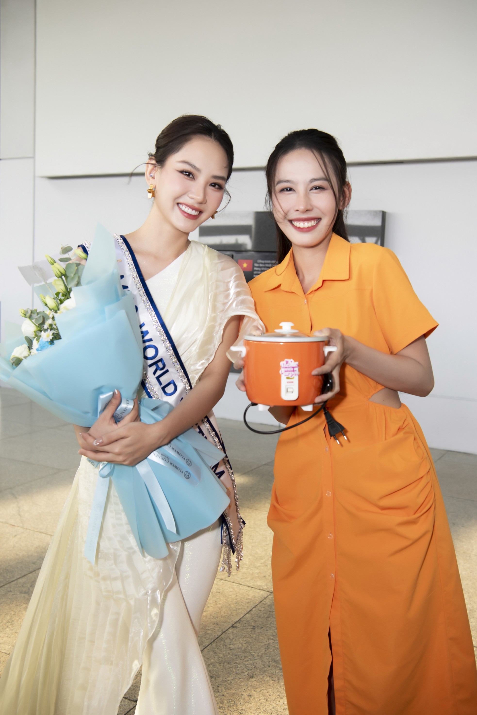 Mai Phương mang 140 kg hành lý đi thi Hoa hậu Thế giới ảnh 12