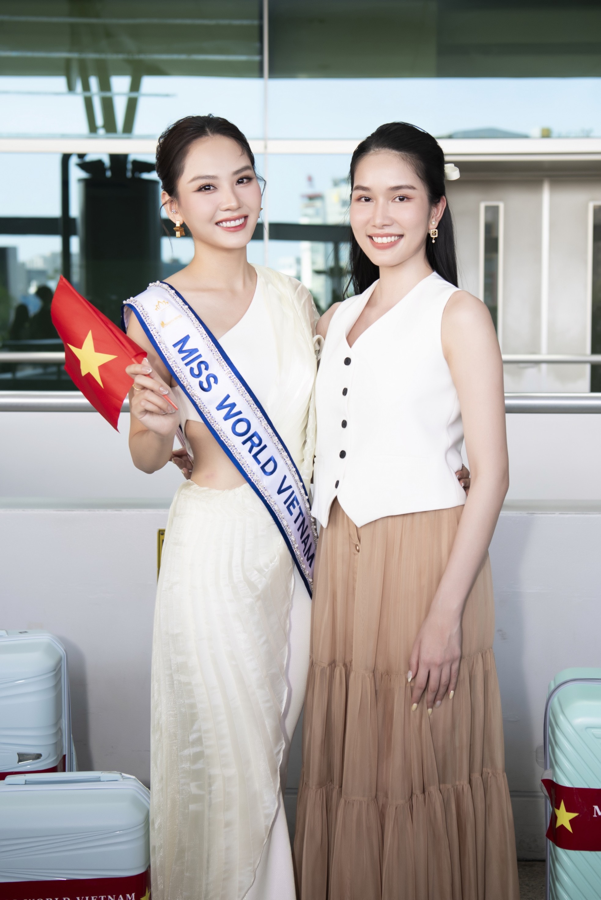 Mai Phương mang 140 kg hành lý đi thi Hoa hậu Thế giới ảnh 15
