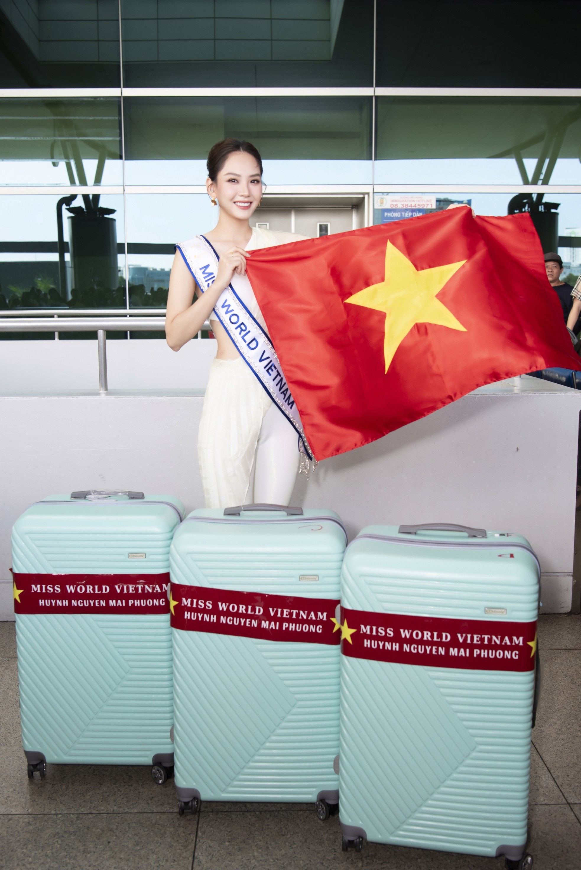 Mai Phương mang 140 kg hành lý đi thi Hoa hậu Thế giới ảnh 1