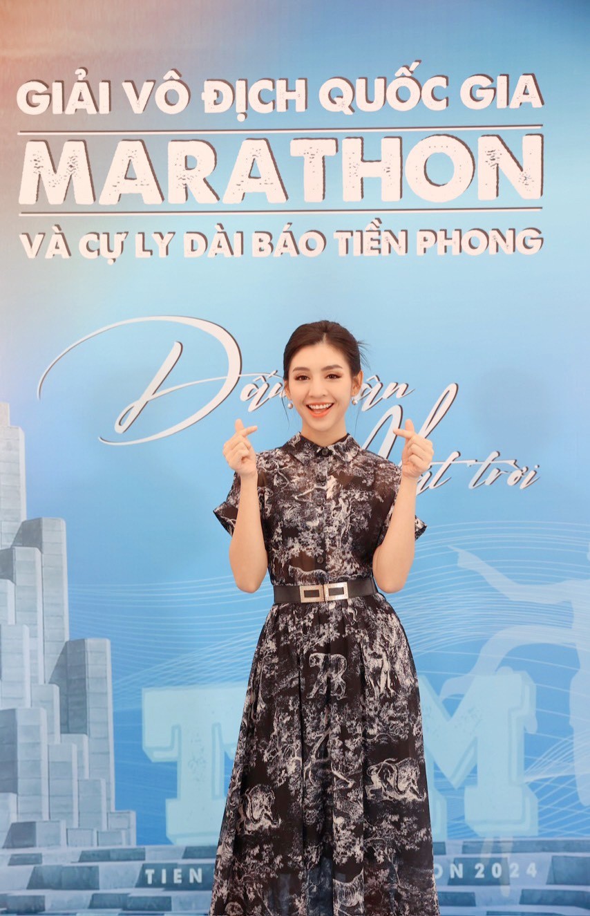 Đỗ Thị Hà, Huyền My rạng rỡ tại họp báo Tiền Phong Marathon 2024 ảnh 13